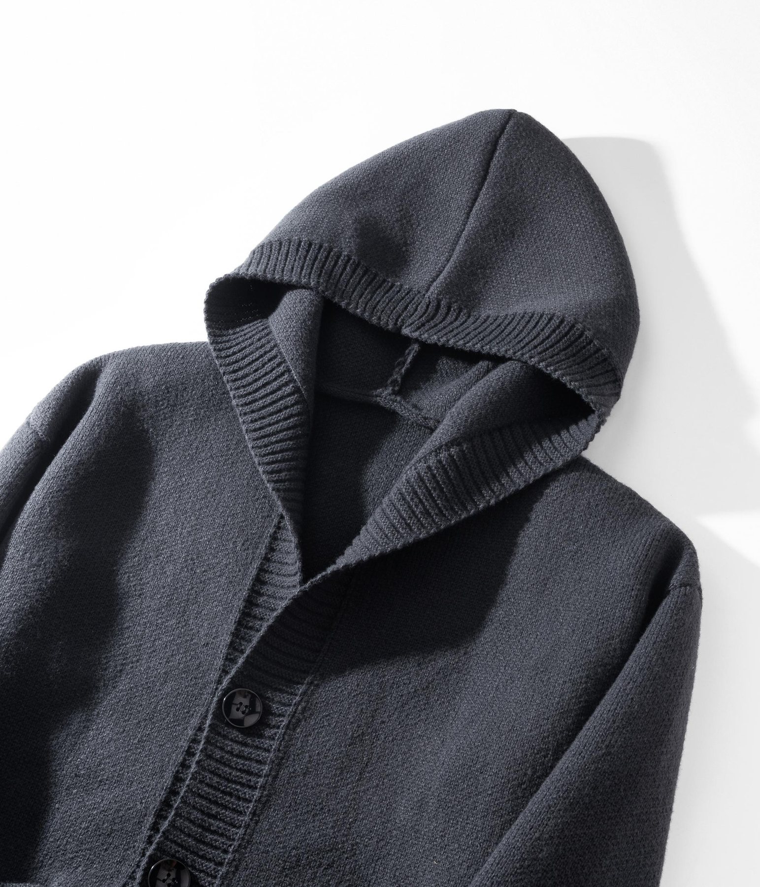 Men's buttoned hooded sweater detail image