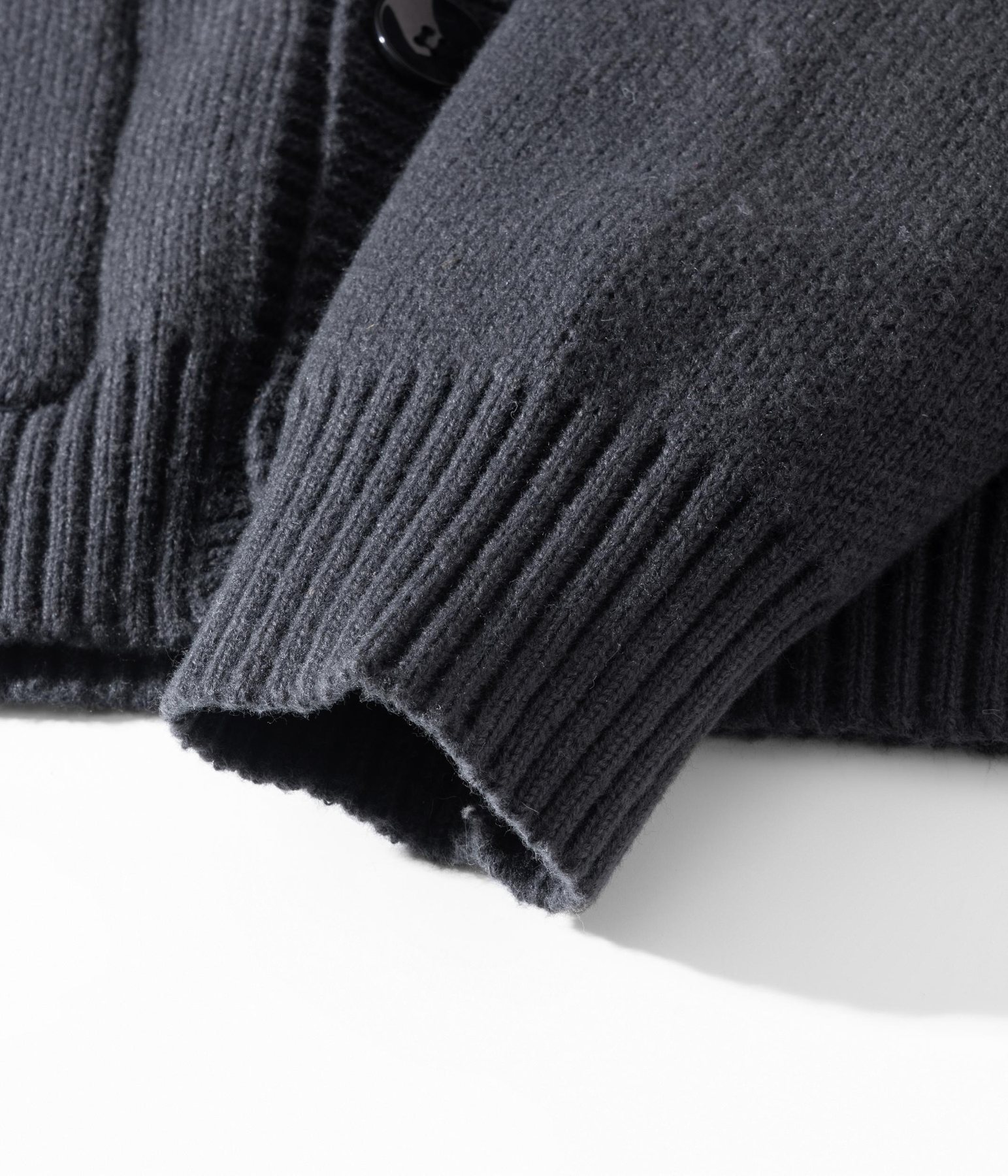 Men's buttoned hooded sweater detail image