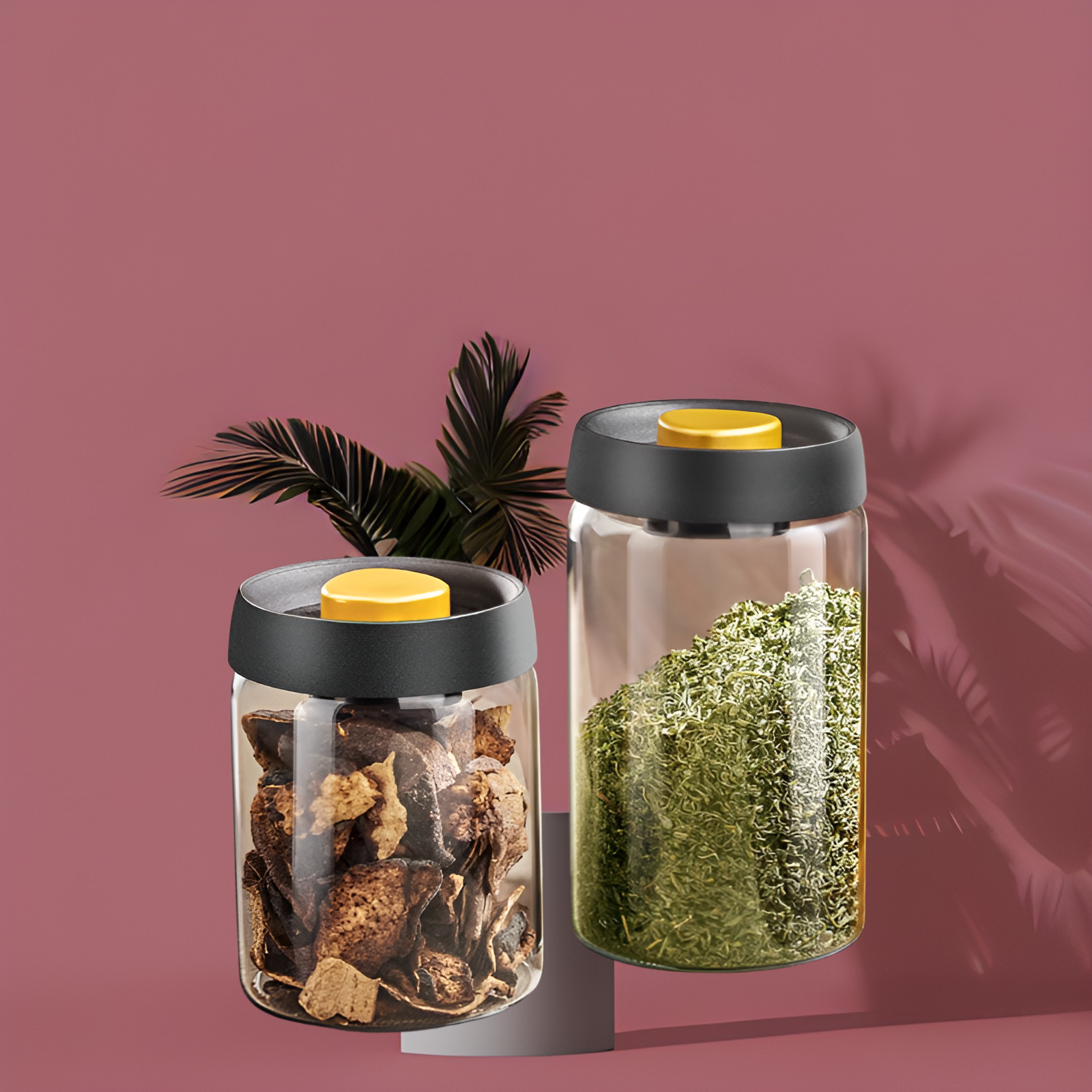 Clear glass jar with vacuum lock for freshness