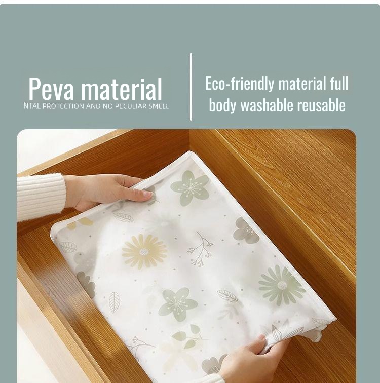 Spacious clothing storage bag for students