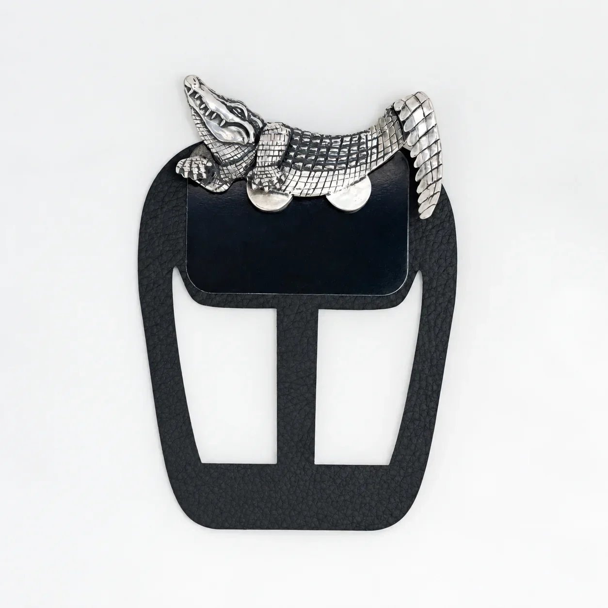Back view of the alligator brooch magnetic mounting system