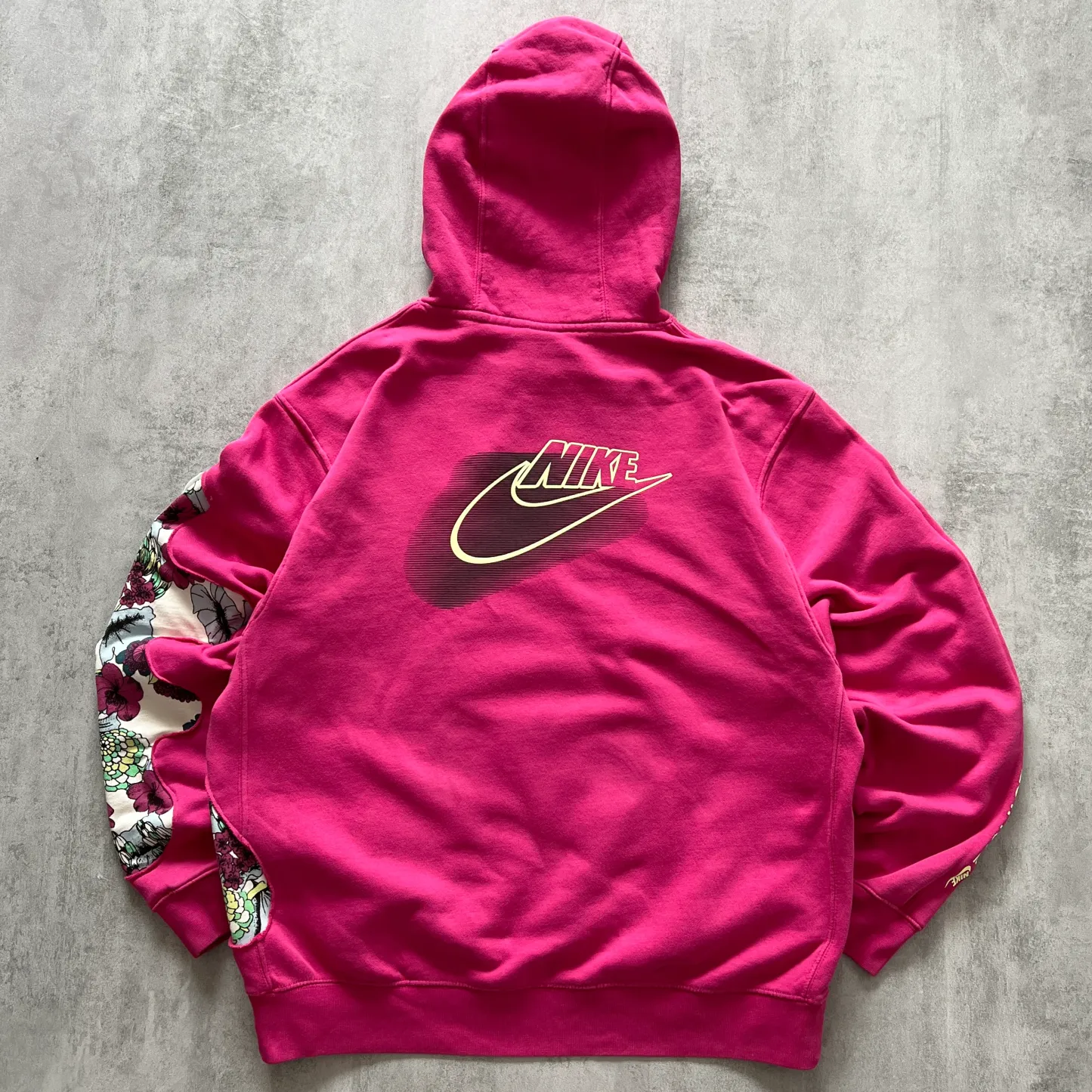 'FLOWERS & BONES' HOODIE (L)