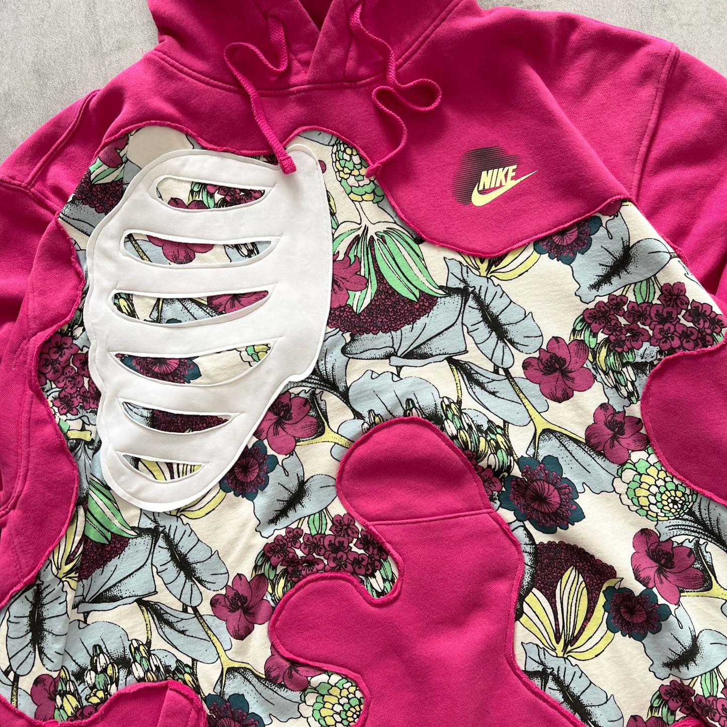 'FLOWERS & BONES' HOODIE (L)