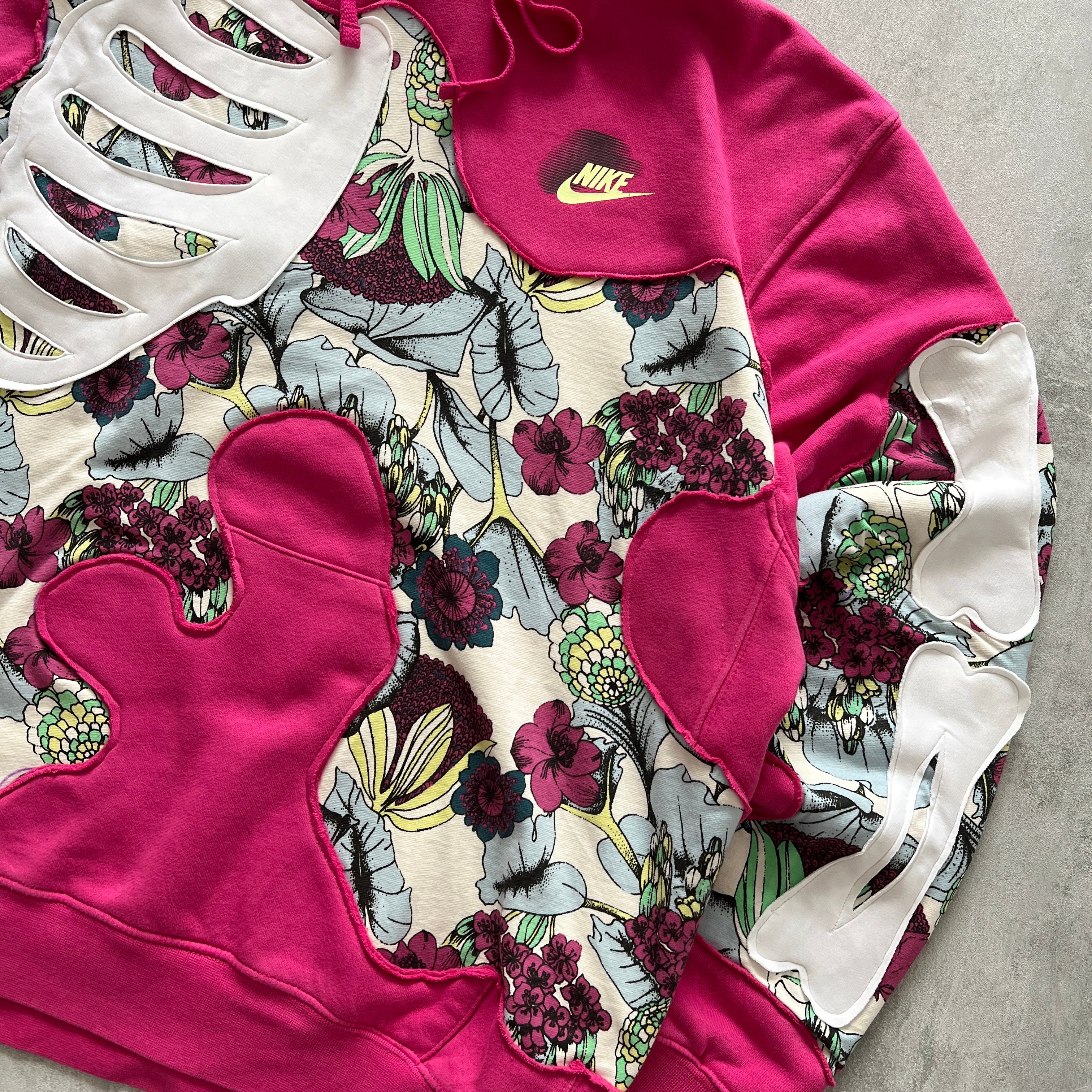 'FLOWERS & BONES' HOODIE (L)
