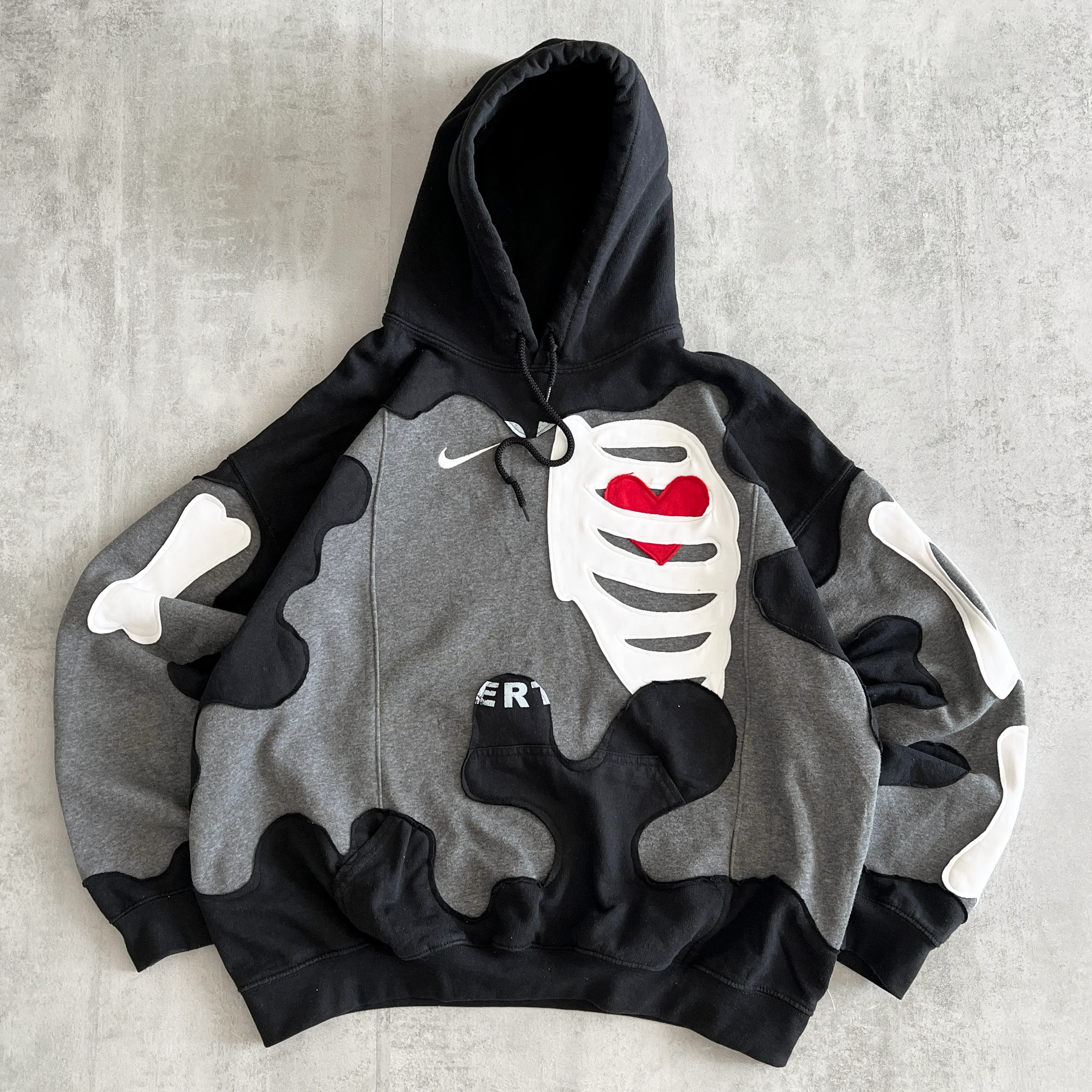 'HEART & BONES' HOODIE (XL)