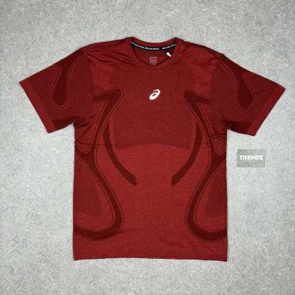 ASICS SEAMLESS T-SHIRT & PERFORMANCE SHORTS SET - DARK RED/BLACK