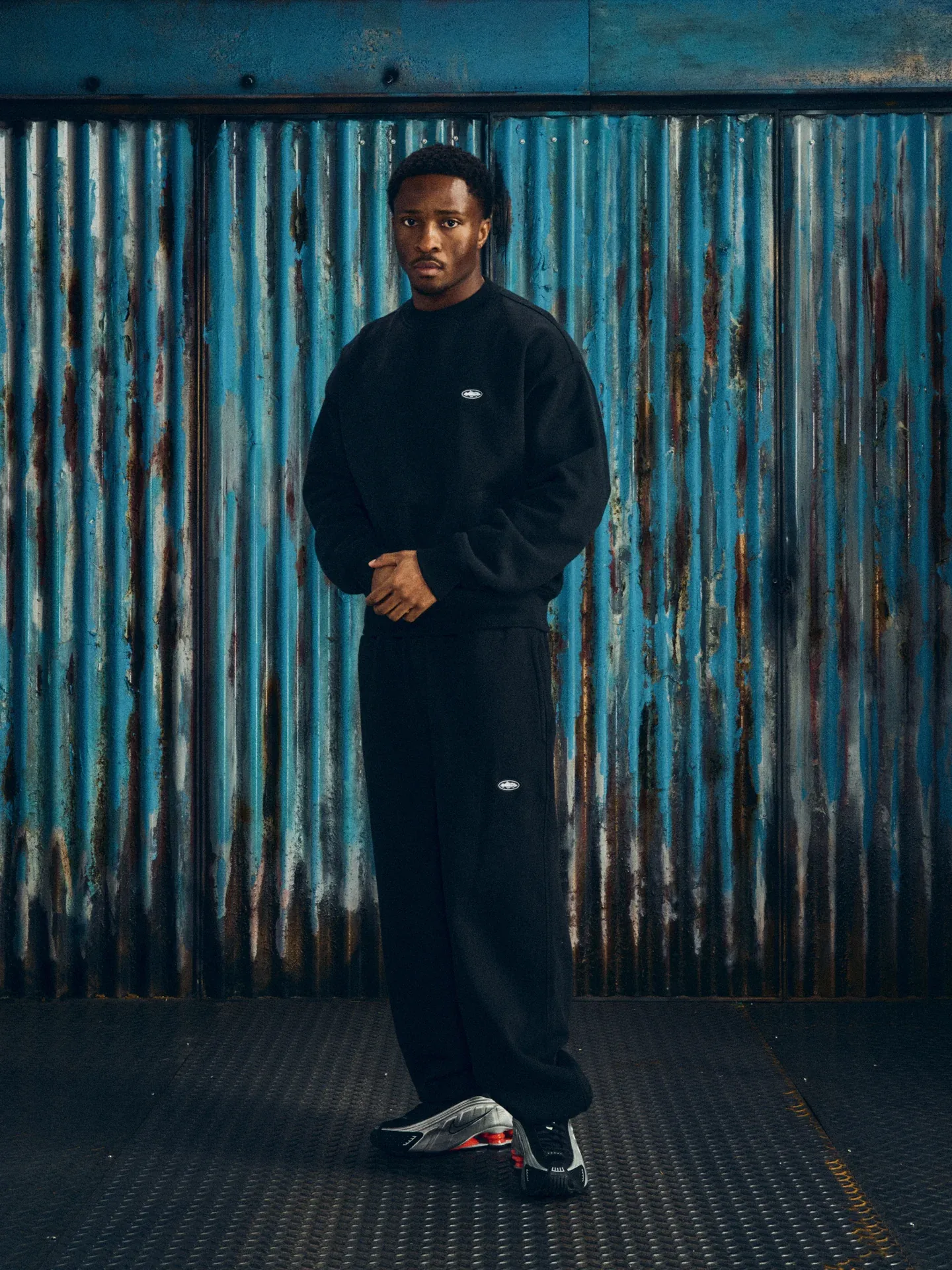 MINI ISLAND CREWNECK [BLACK]