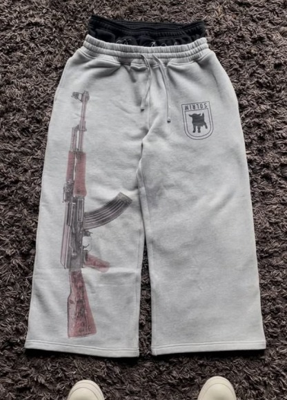"war" baggy sweats