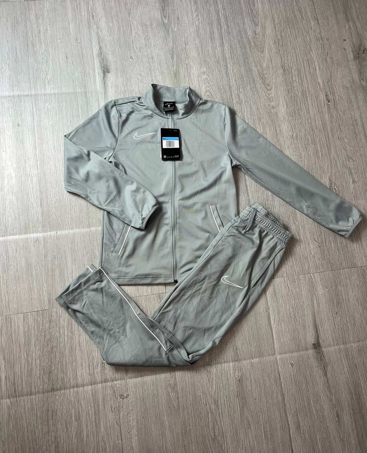 Conjunto Dri-FIT Academy Reliquia