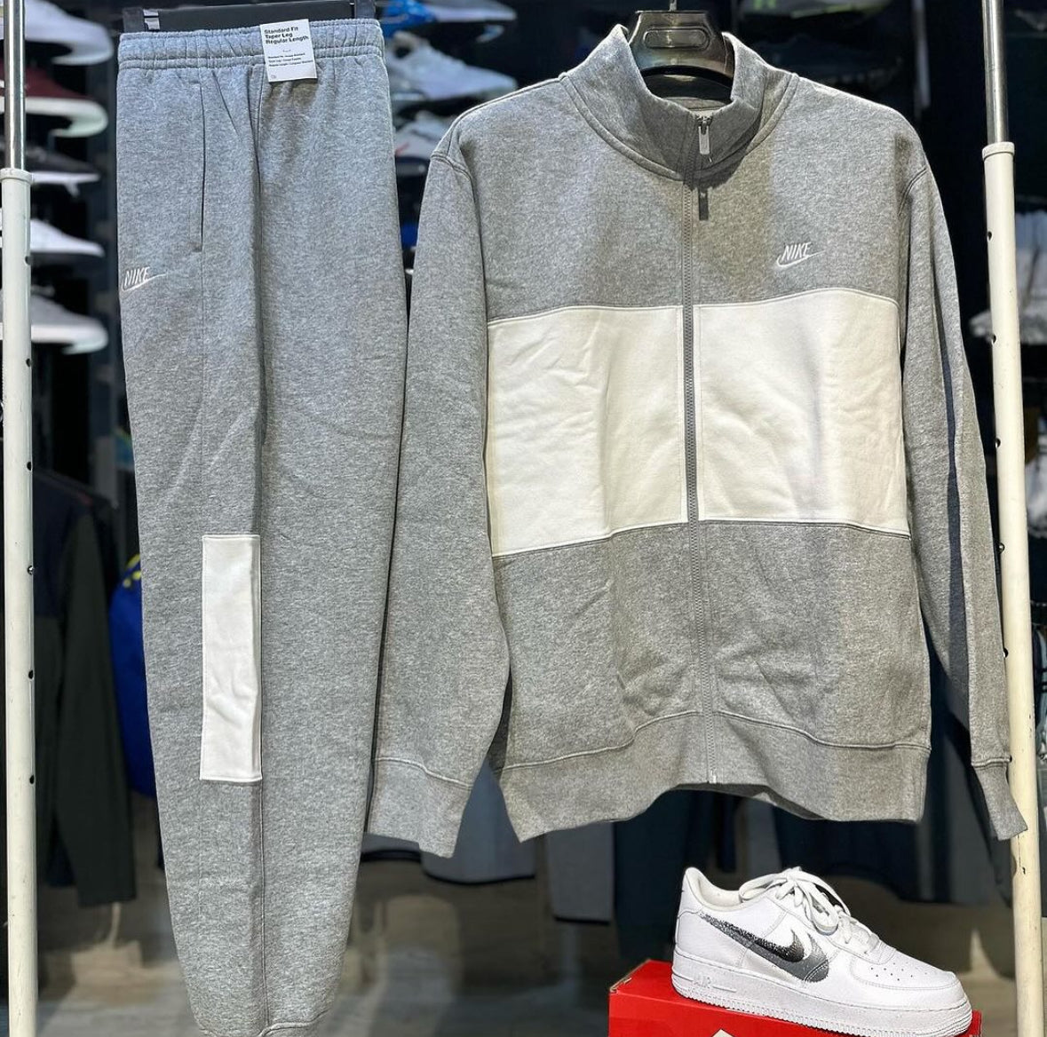 Conjunto Sportswear Essentials