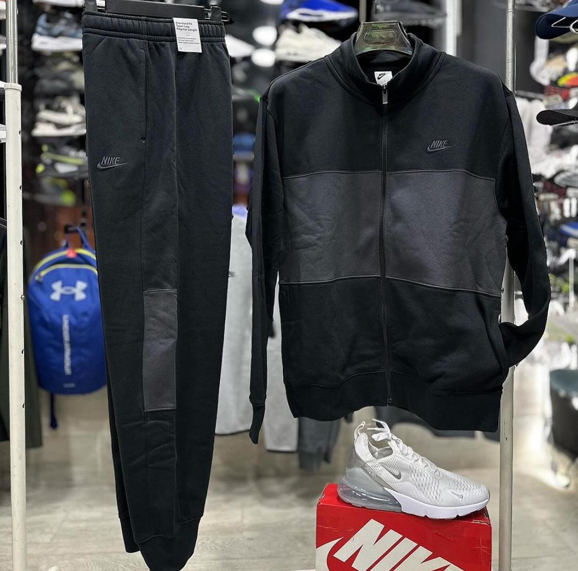 Conjunto Sportswear Essentials