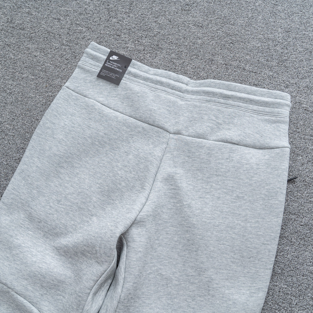 Conjunto Tech Fleece Cinza