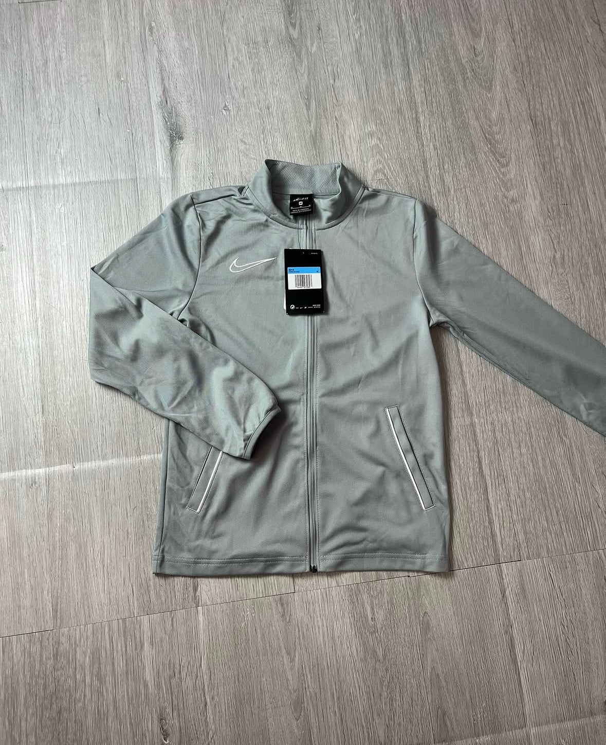 Conjunto Dri-FIT Academy Reliquia