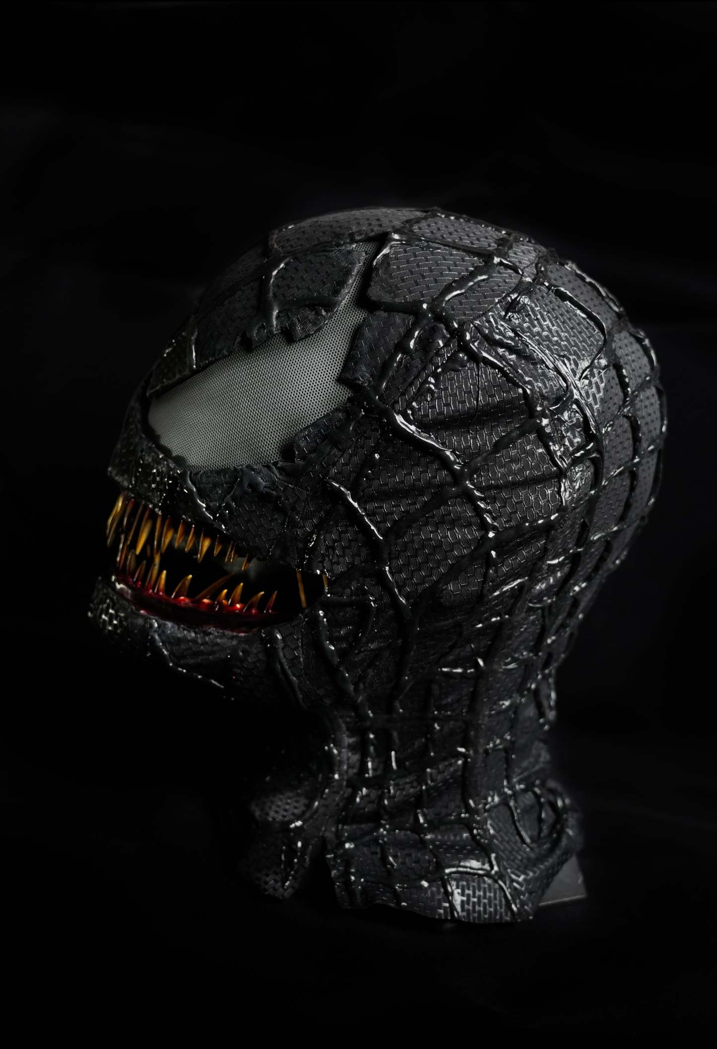 Black Symbiosis Movable Jaw Face Shell Mask