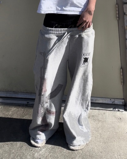 "war" baggy sweats