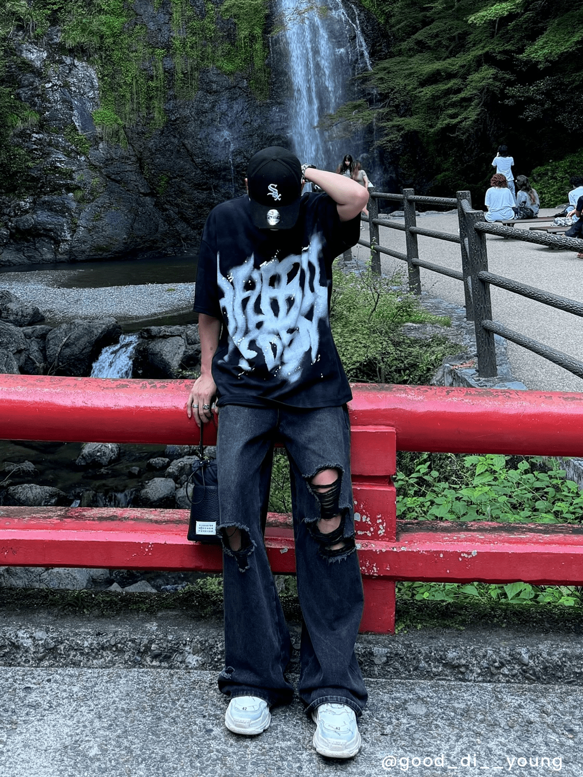  Eden Abstract Print Washed Tee