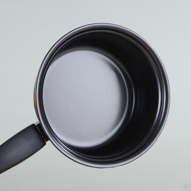 Stylish and practical cookware set with heat-resistant handles