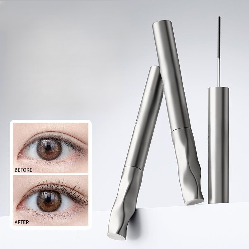 Waterproof, well-defined, naturally voluminous mascara