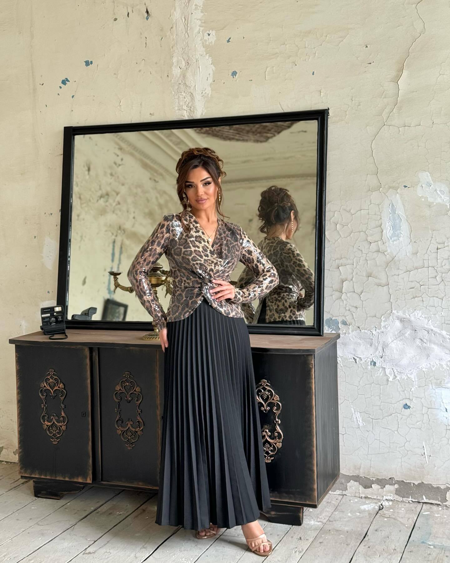 Special Design top with sequin leopard pattern