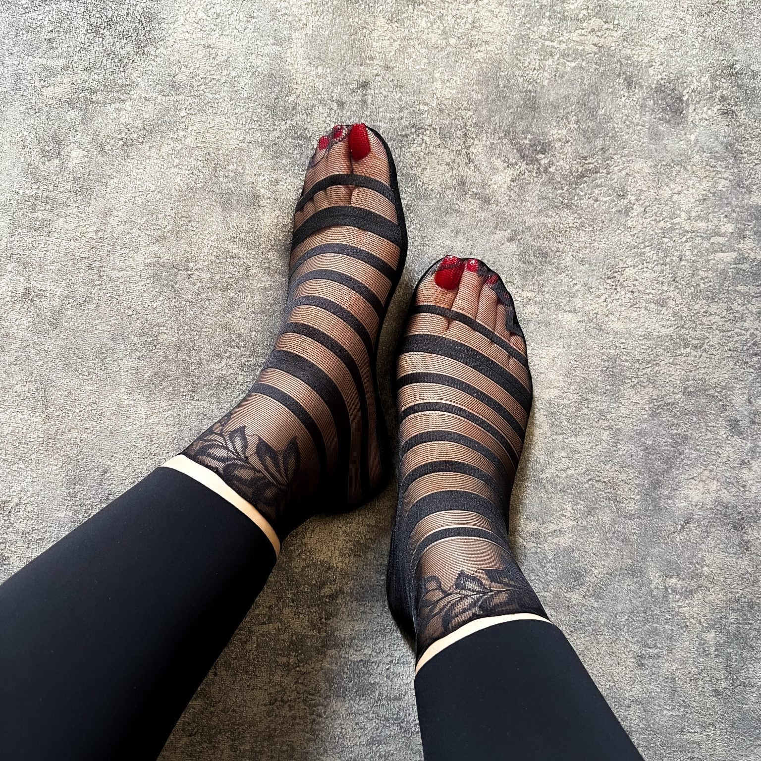8 pairs: floral lace socks