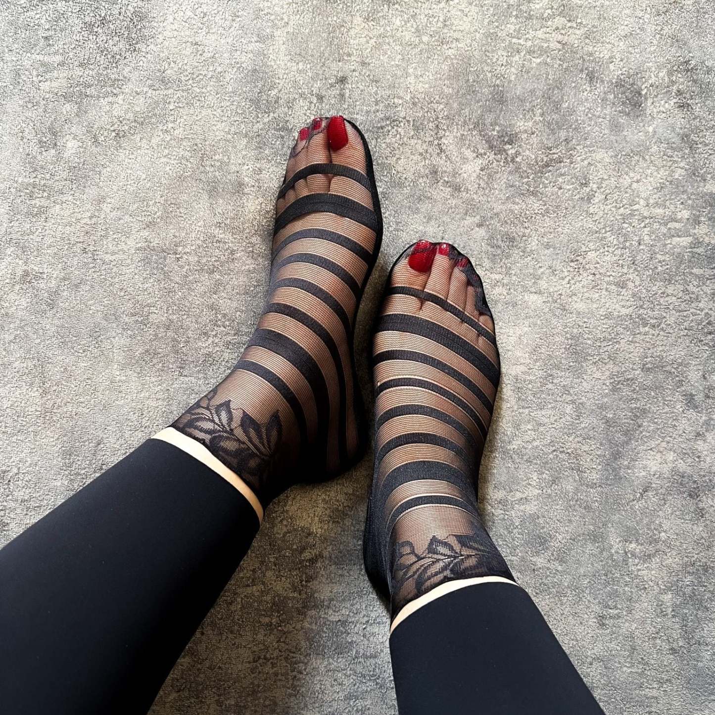 8 pairs: floral lace socks