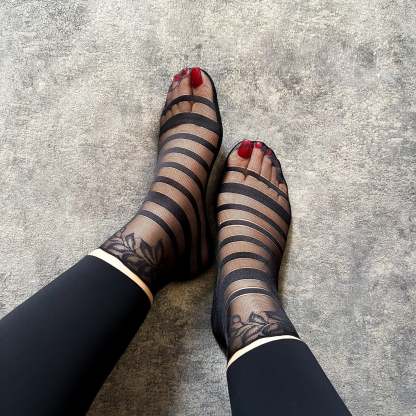 8 pairs: floral lace socks