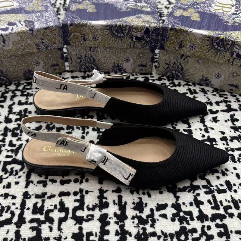 Bow-Embellished Patent Leather Pointed-Toe Slingback Pumps