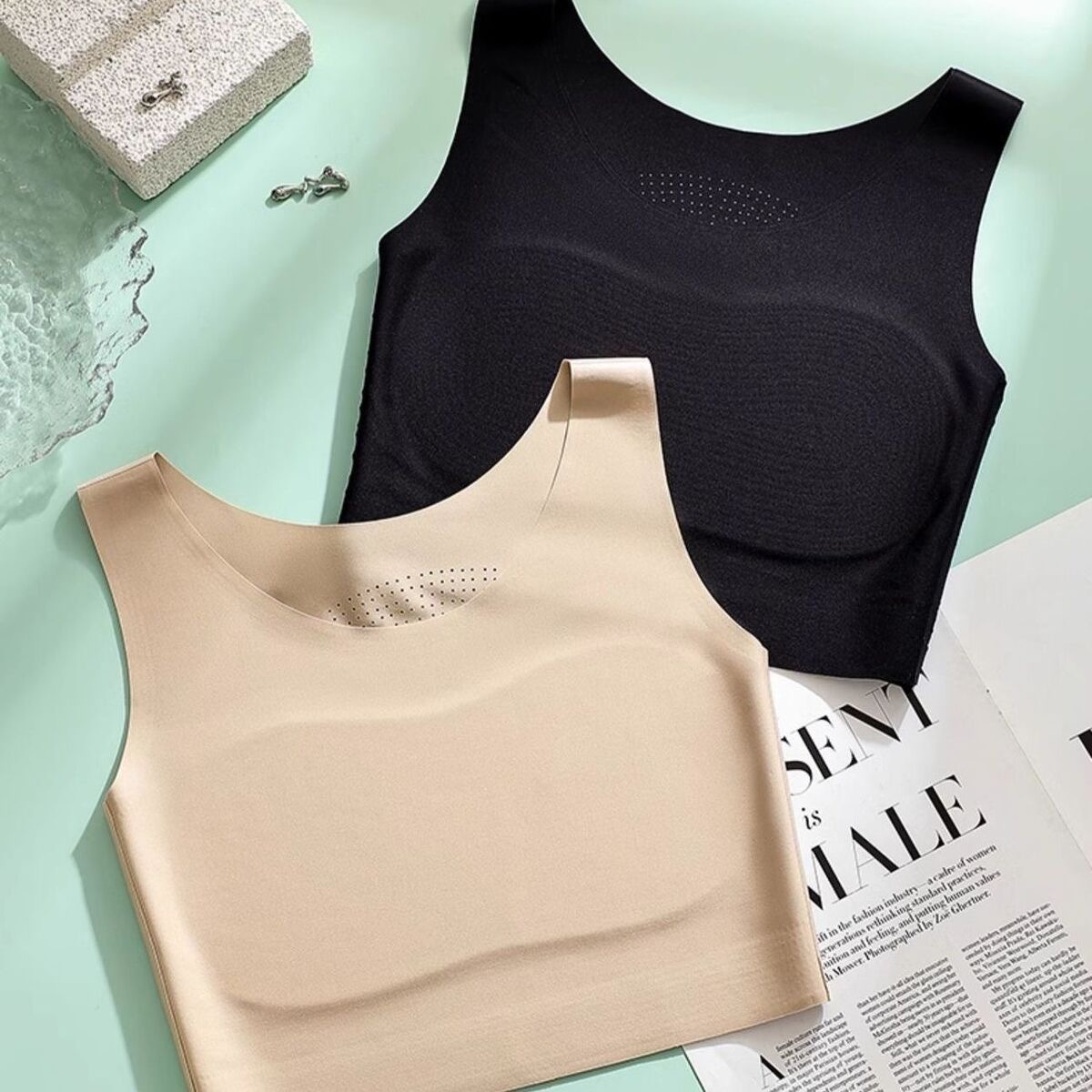 It makes your breasts look smaller and has a slimming effect. The sides are adjustable to prevent sagging and are seamless vest-style underwear