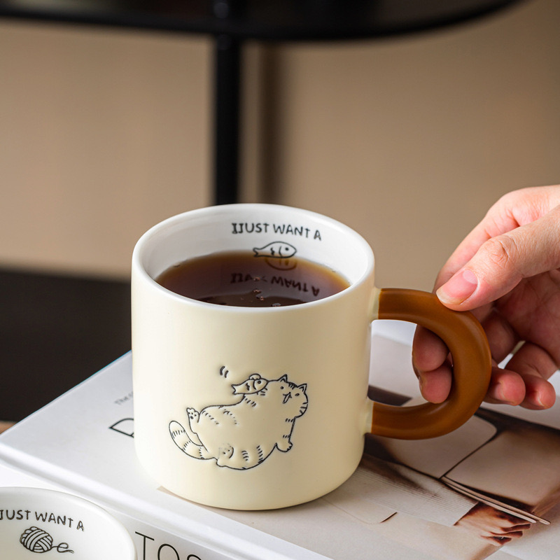 Hand-painted design ceramic cup simple cartoon cat creative water cup