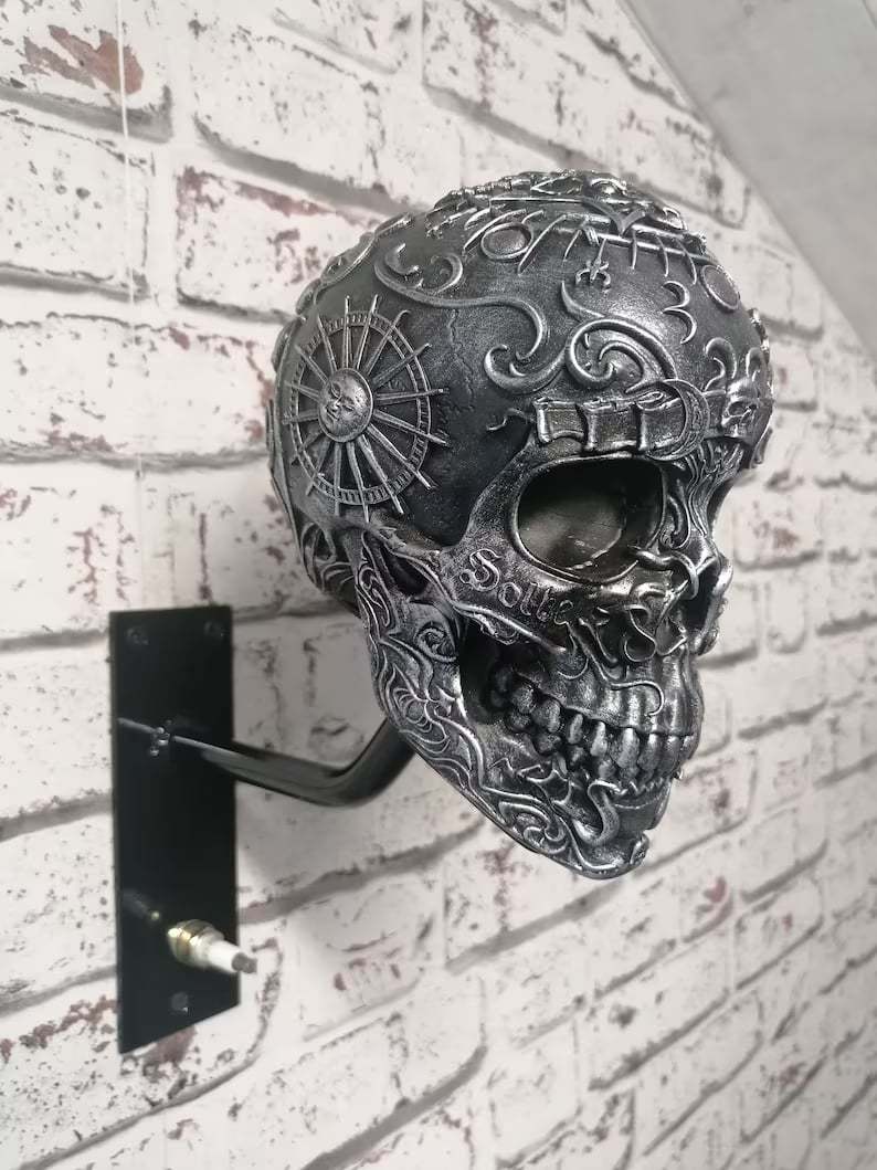 🏴‍☠️Motorcycle Helmet and Jacket Skull Holder