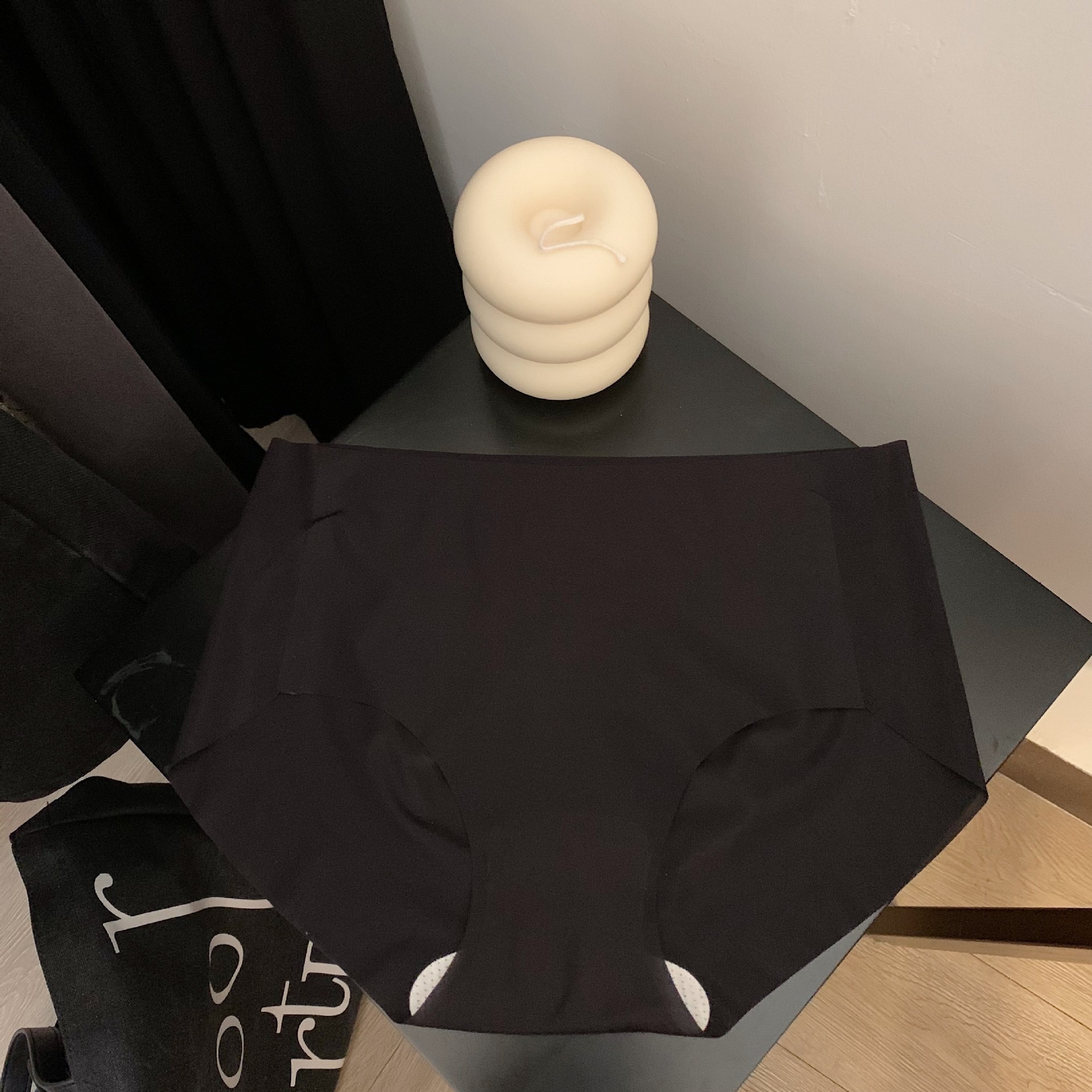 yoga  Bare Sensation Ice Silk Seamless Panties 