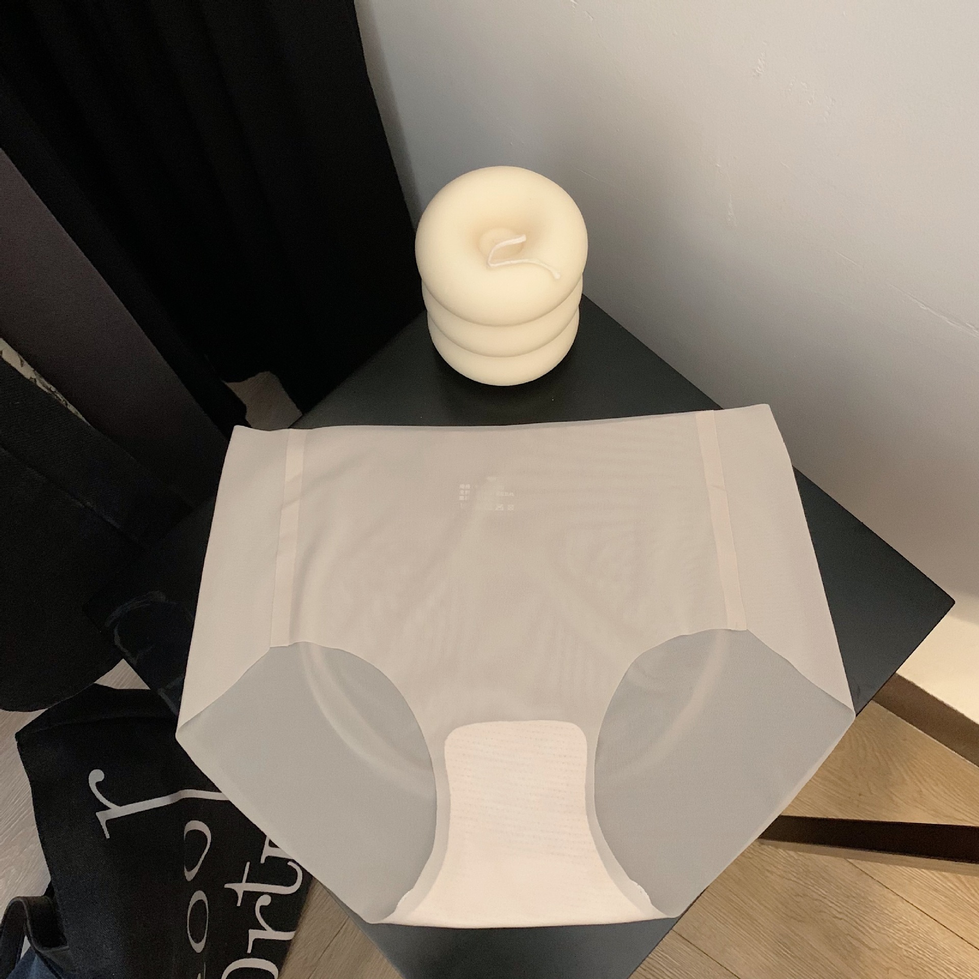 yoga  Bare Sensation Ice Silk Seamless Panties 