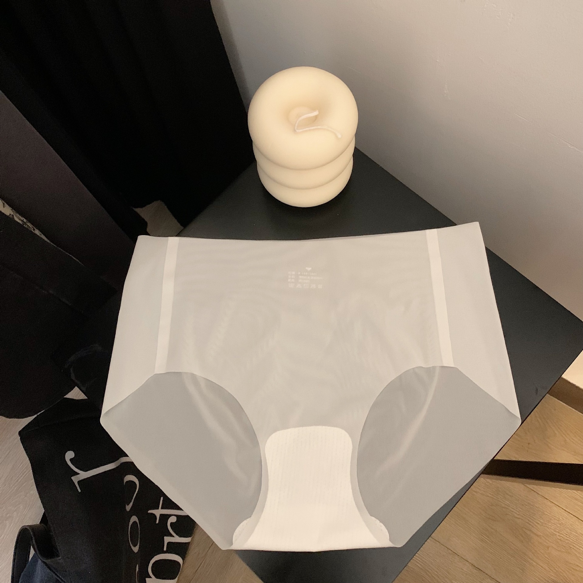 yoga  Bare Sensation Ice Silk Seamless Panties 