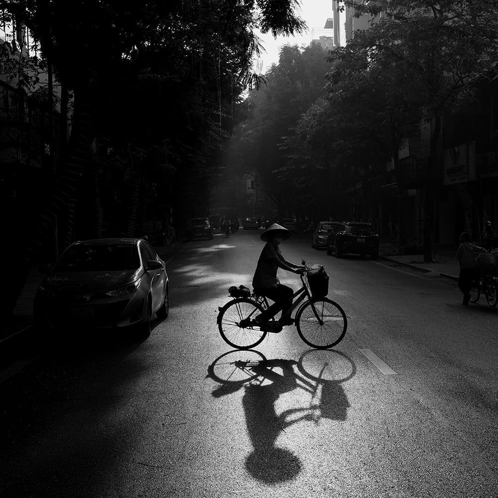 Fujifilm X100VI 40.2 MP Mirrorless Camera with Fixed 23mmF2 Lens (APS-C X-Trans CMOS 5 Sensor, X-Processor 5, Hybrid Viewfinder, LCD Tilt Touchscreen, Face Detection AF, 20 Film Simulations - Black