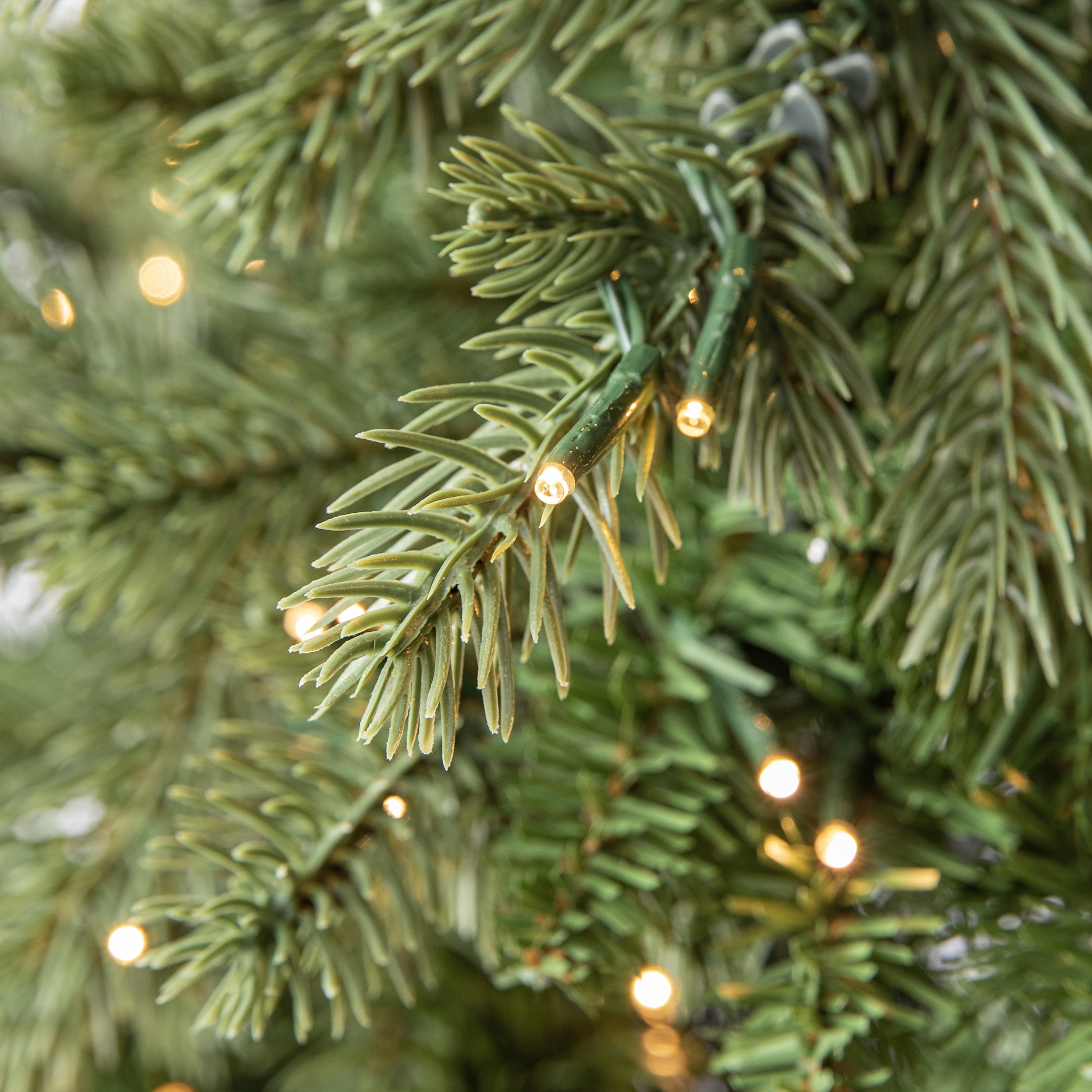 7.5' Pre-Lit Grand Spruce Green Artificial Christmas Tree with 2250 LumaDazzle Color-Changing Twinkle LED Lights, by My Texas House