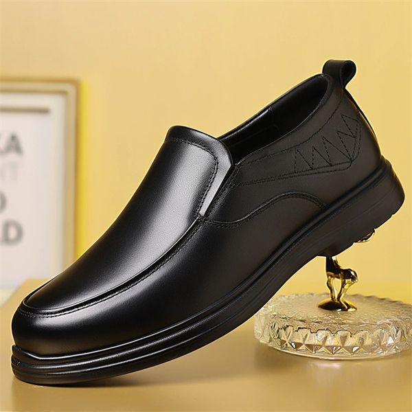 Men’s genuine leather slip-on casual shoes – large sizes, soft soles, and wear-resistant