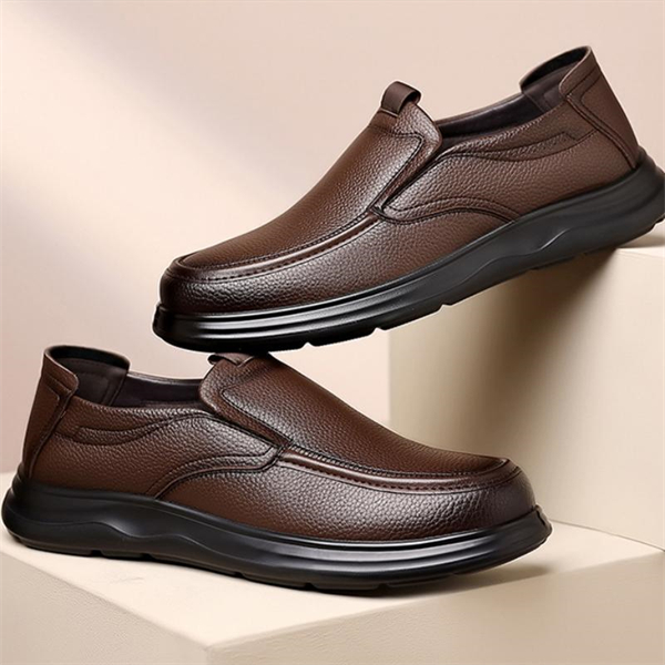 New Autumn Men’s Slip-On Shoes – Genuine Leather, Breathable, Available in Large Sizes