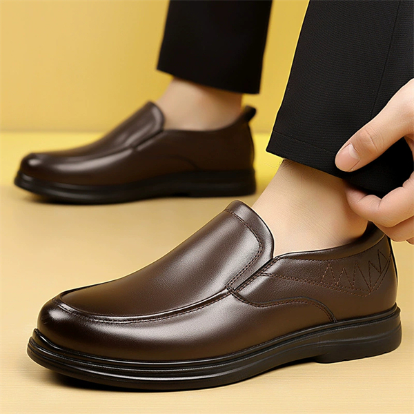Men’s genuine leather slip-on casual shoes – large sizes, soft soles, and wear-resistant