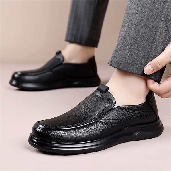 New Autumn Men’s Slip-On Shoes – Genuine Leather, Breathable, Available in Large Sizes