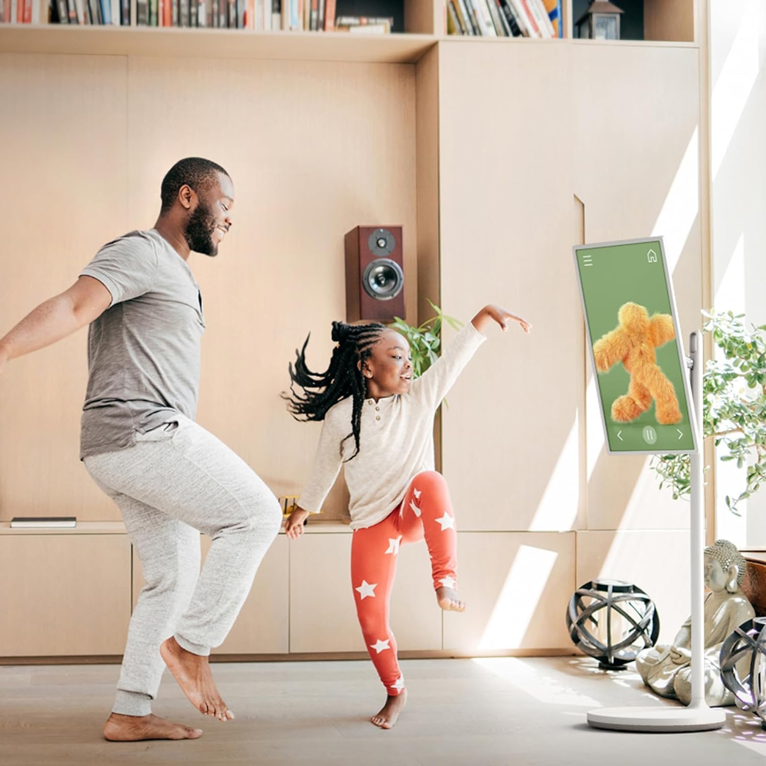 LG StanbyME – Schermo Personale Portatile da 27" con Touchscreen e Design a Stelo con Ruote
