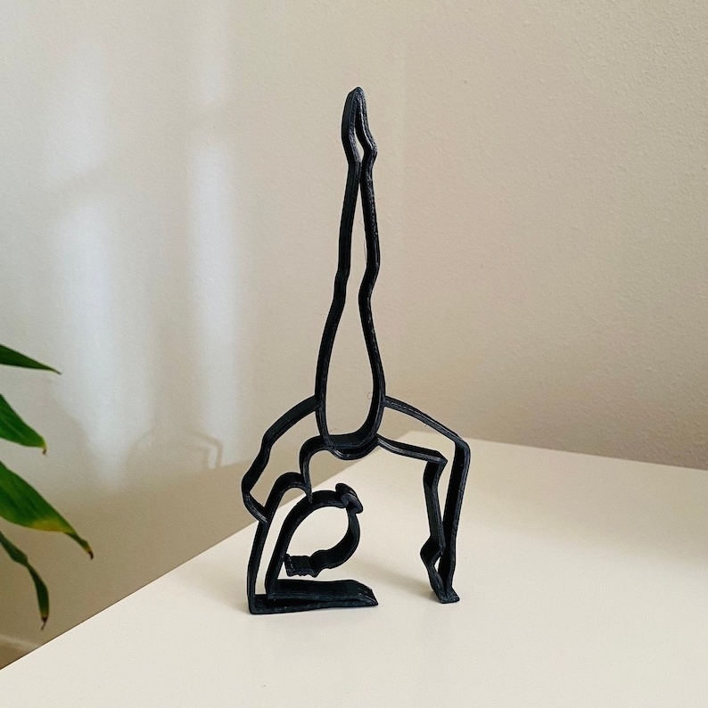 Minimalist Ornament Athlete Metal Statue