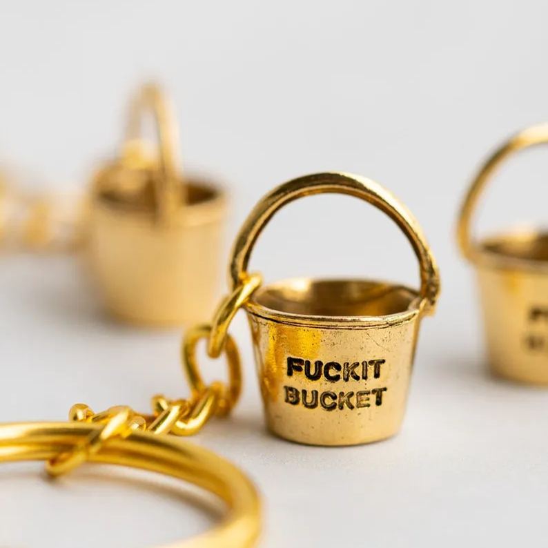 🔥Funny Metal Bucket Keychain - 🤣Fuck it Bucket