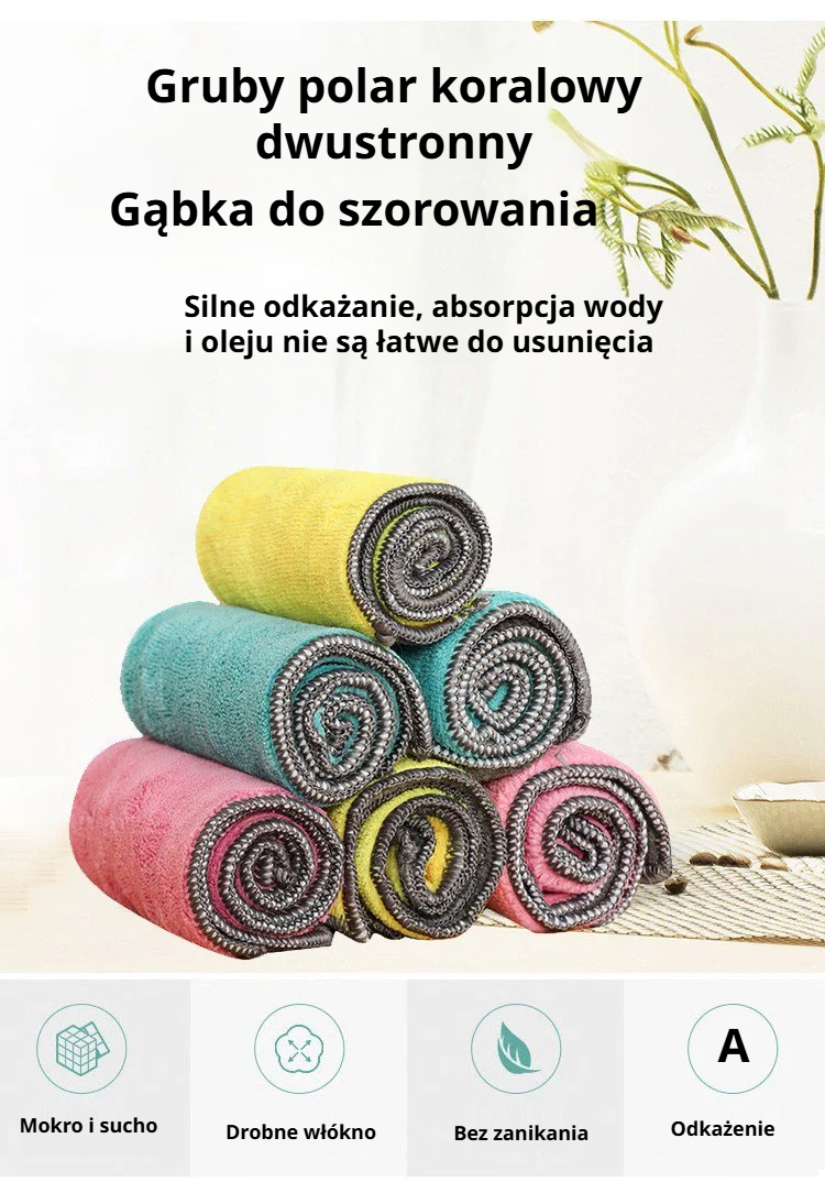 Gruba dwustronna ścierka z polaru koralowego na stole kuchennym