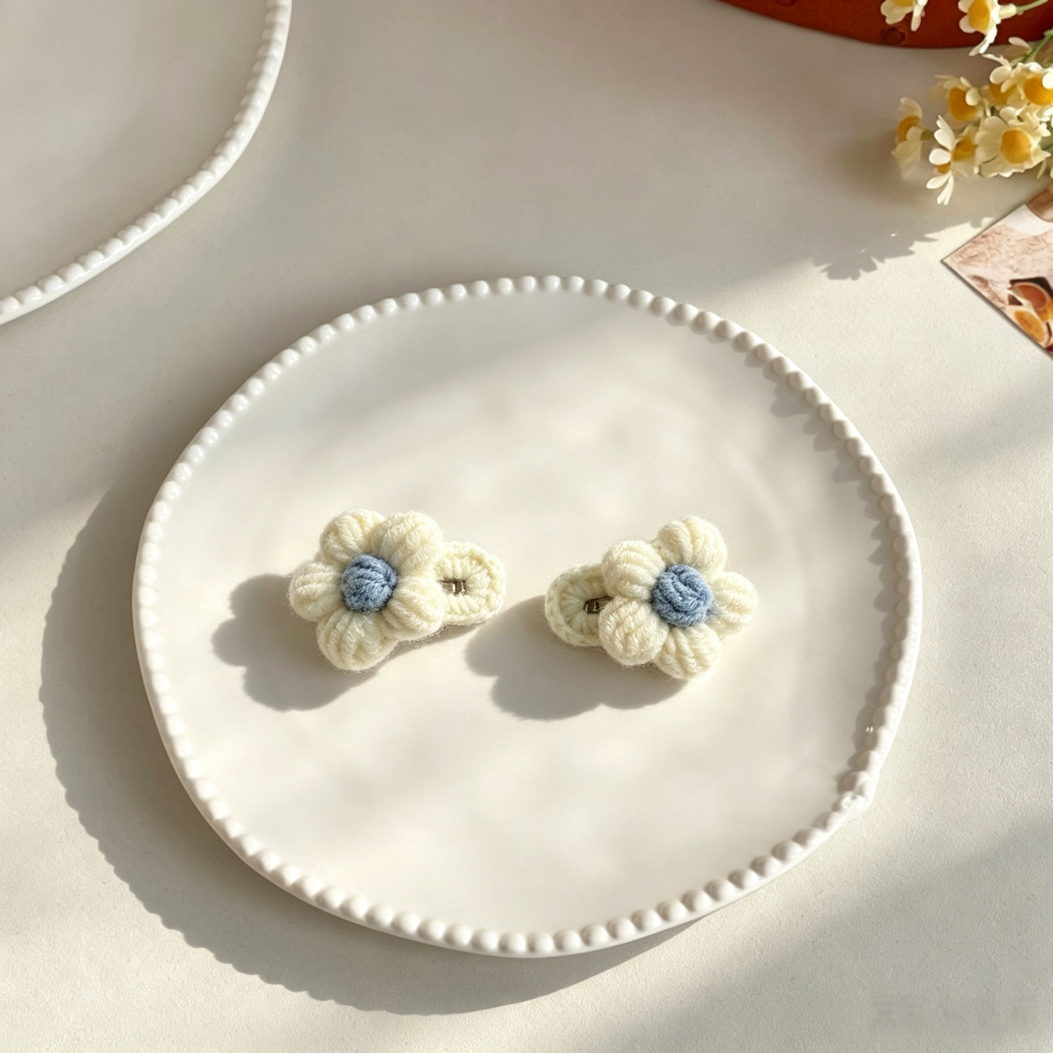 2pcs White Flower Hand Crochet Flower Yarn Mini Pet Hair Clips