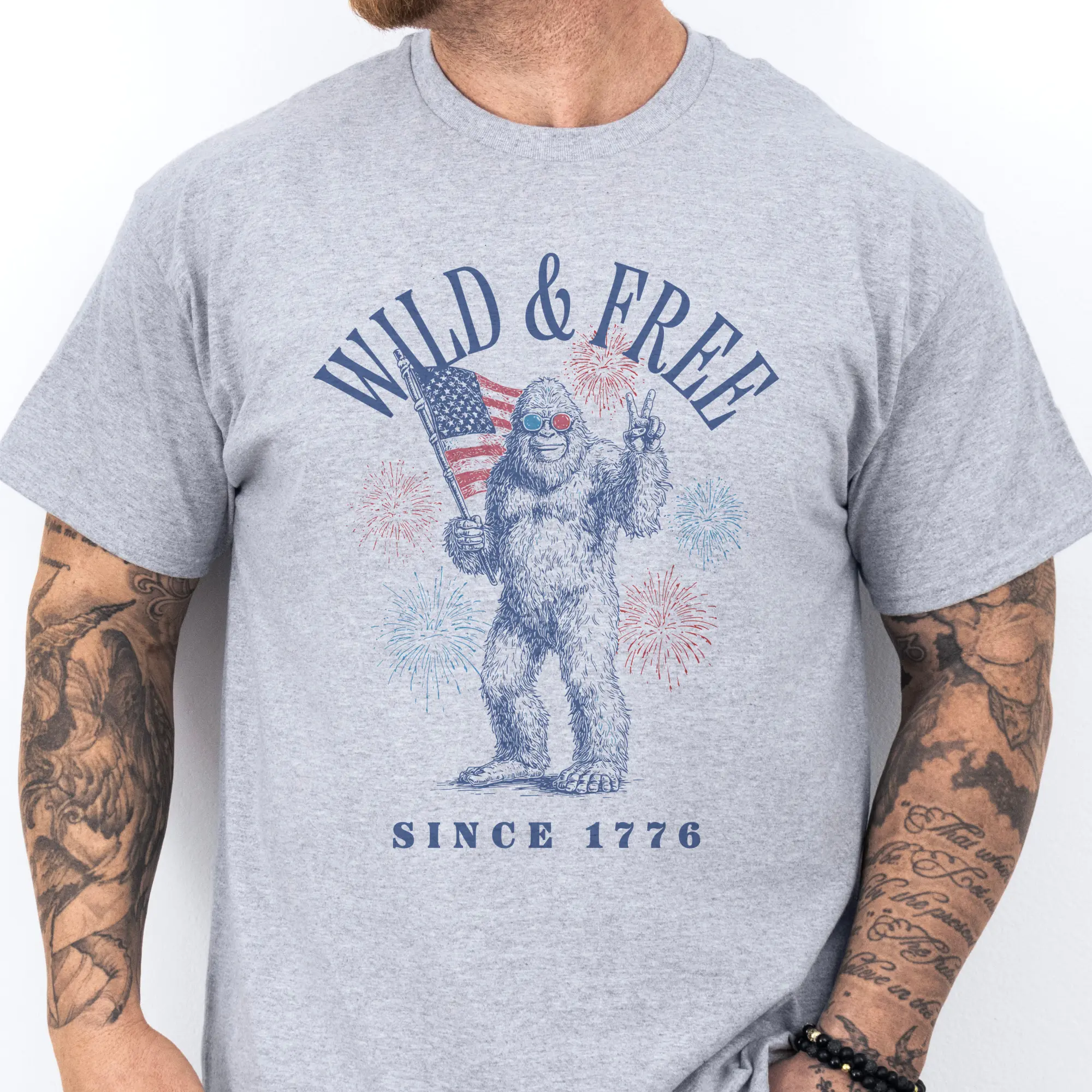 Wild & Free Bigfoot Patriotic Graphic Tee – Retro 4th of July Independence Day Casual T-Shirt