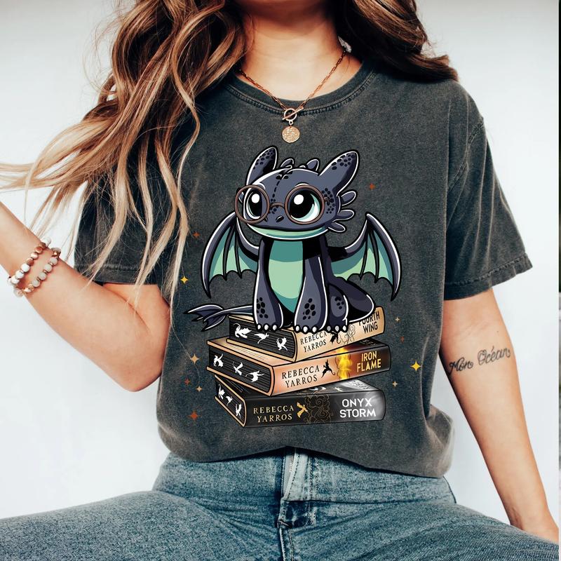 “Bookish Dragon” Toothless & Novels Cute Tee