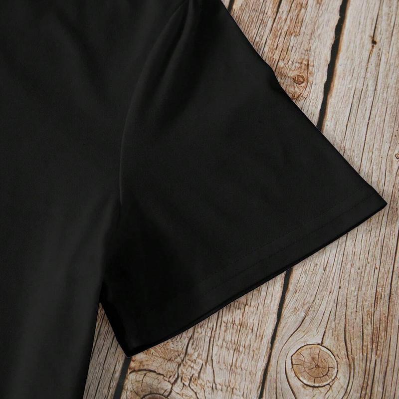 Spanish Bible Verse Lion Graphic Christian Tee