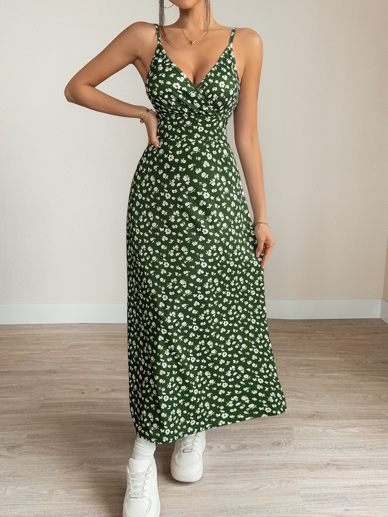 Elegant Green Floral Print Maxi Dress with Spaghetti Straps