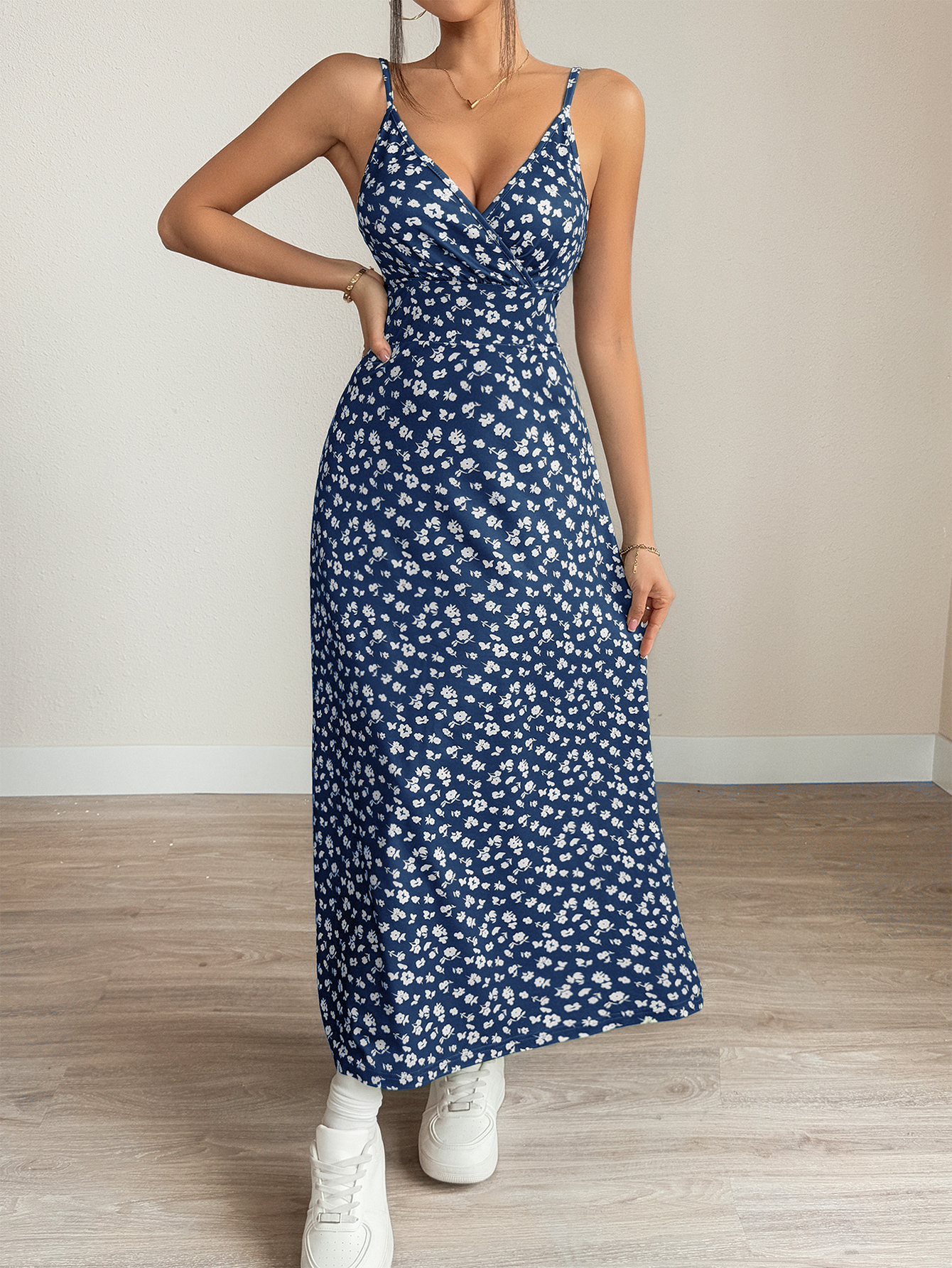Elegant Green Floral Print Maxi Dress with Spaghetti Straps
