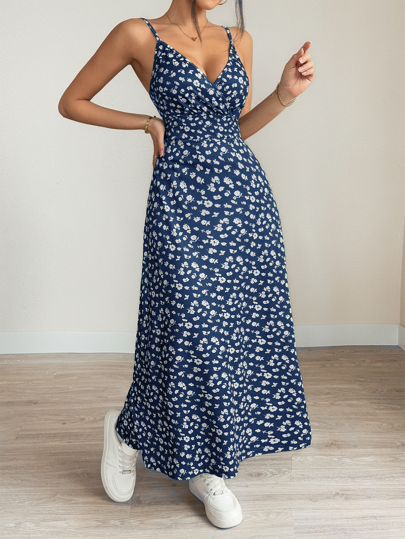 Elegant Green Floral Print Maxi Dress with Spaghetti Straps